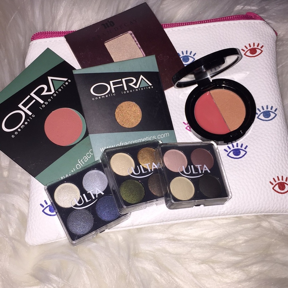 Some samples and some are not.Beautiful eyeshadows